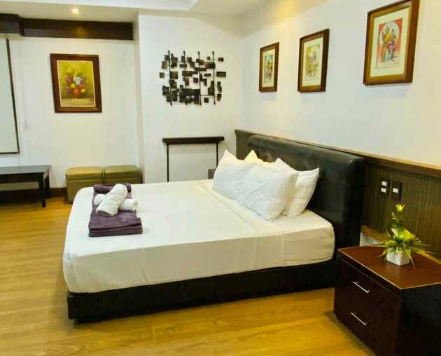 Room 206 Suite 1
